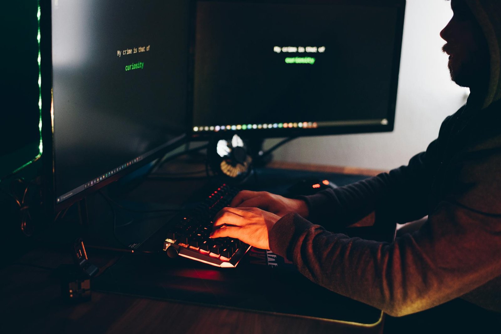Dark Web Monitoring Hero Bg 1 - Rogue Logics